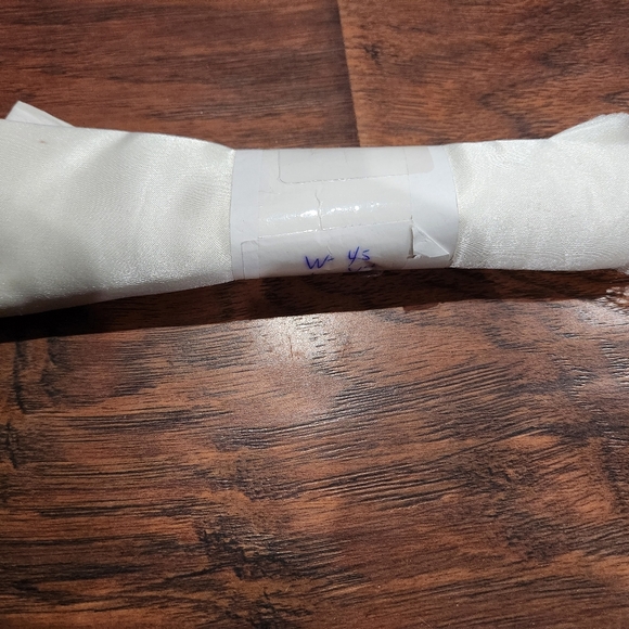 cream satin fabric - Picture 1 of 3